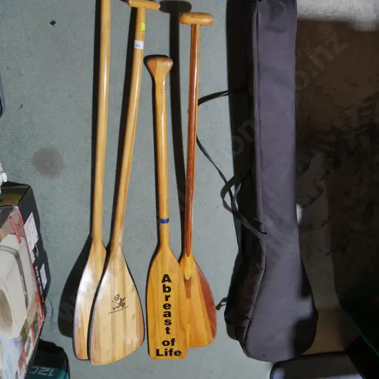 2 pairs of canoe paddles