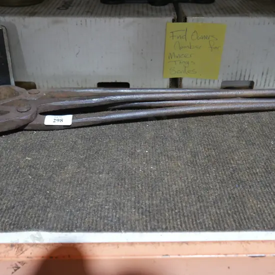 Blacksmith tongs