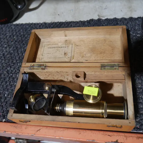 Microscope