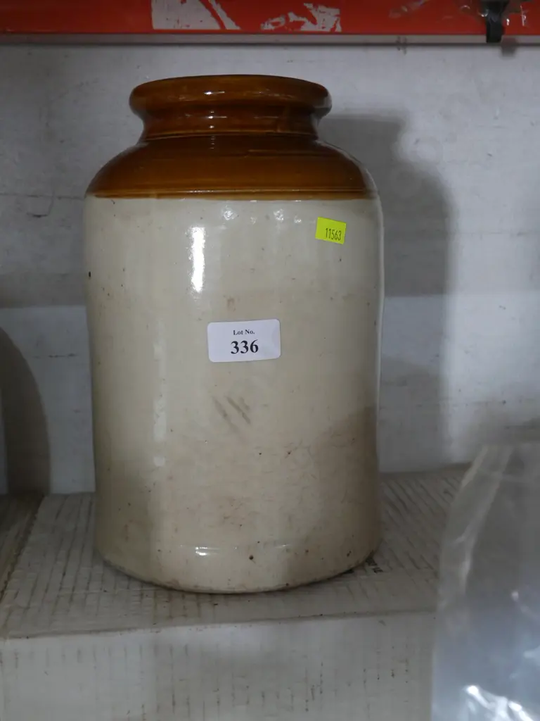 Stone jar Image 1++