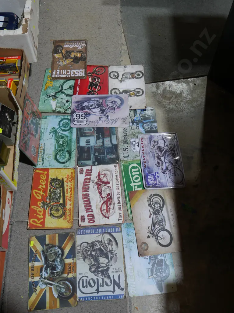 Assorted tin signs Image 1++