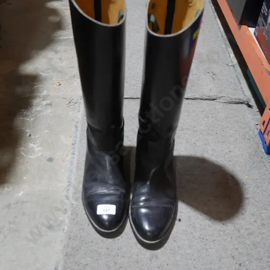 Riding boots