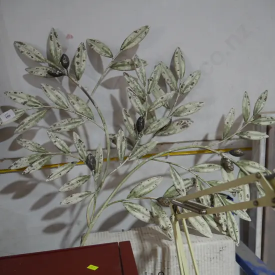 Metal plant wall hanging
