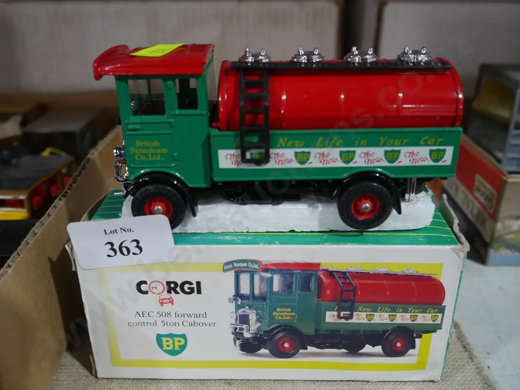 Boxed Corgi cabover Image 1++