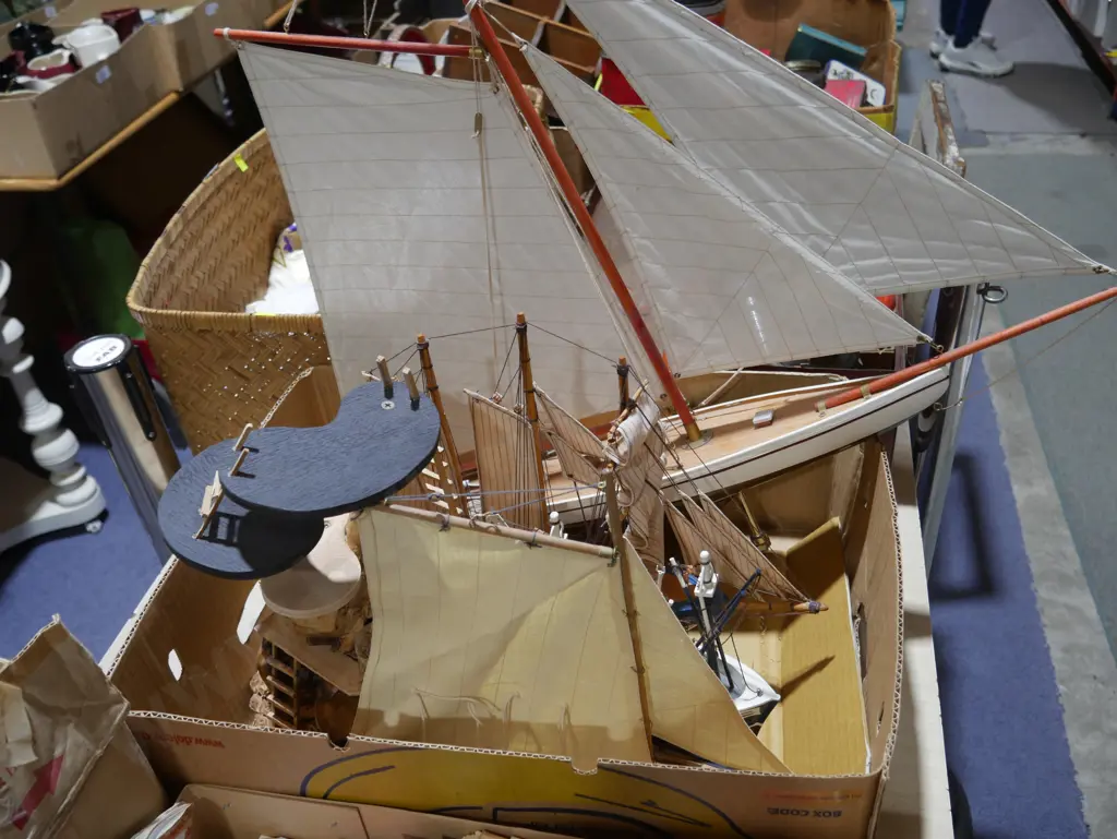 Assorted model ships etc Image 1++