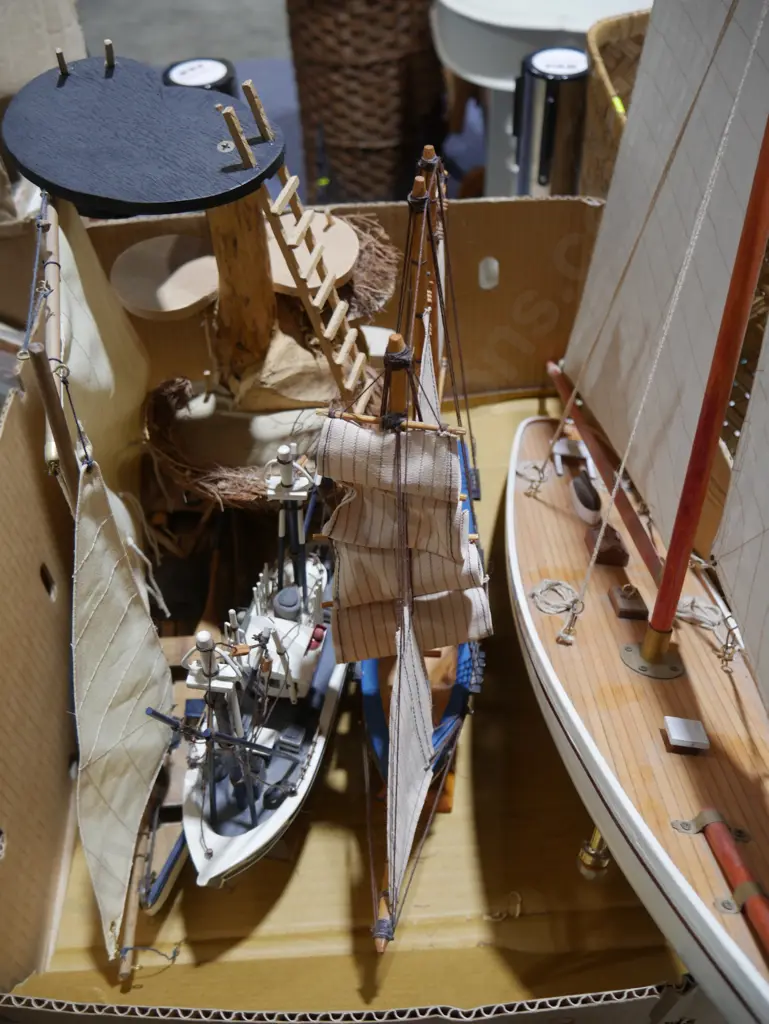 Assorted model ships etc Image 1++