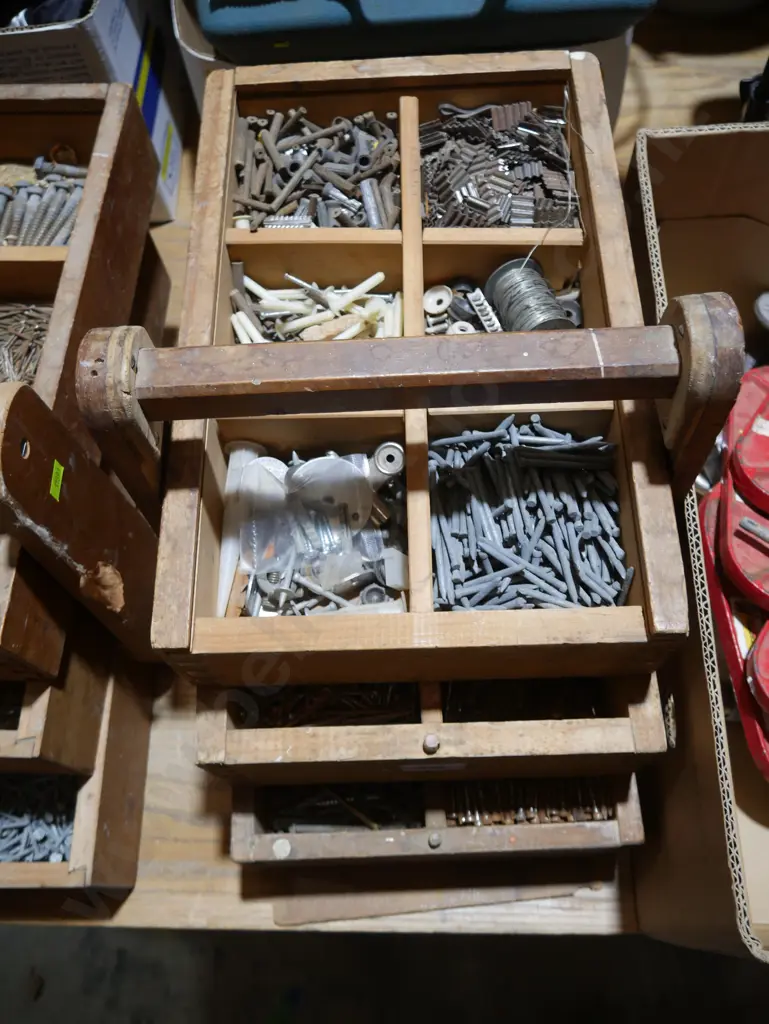 Assorted nails, screws etc Image 1++