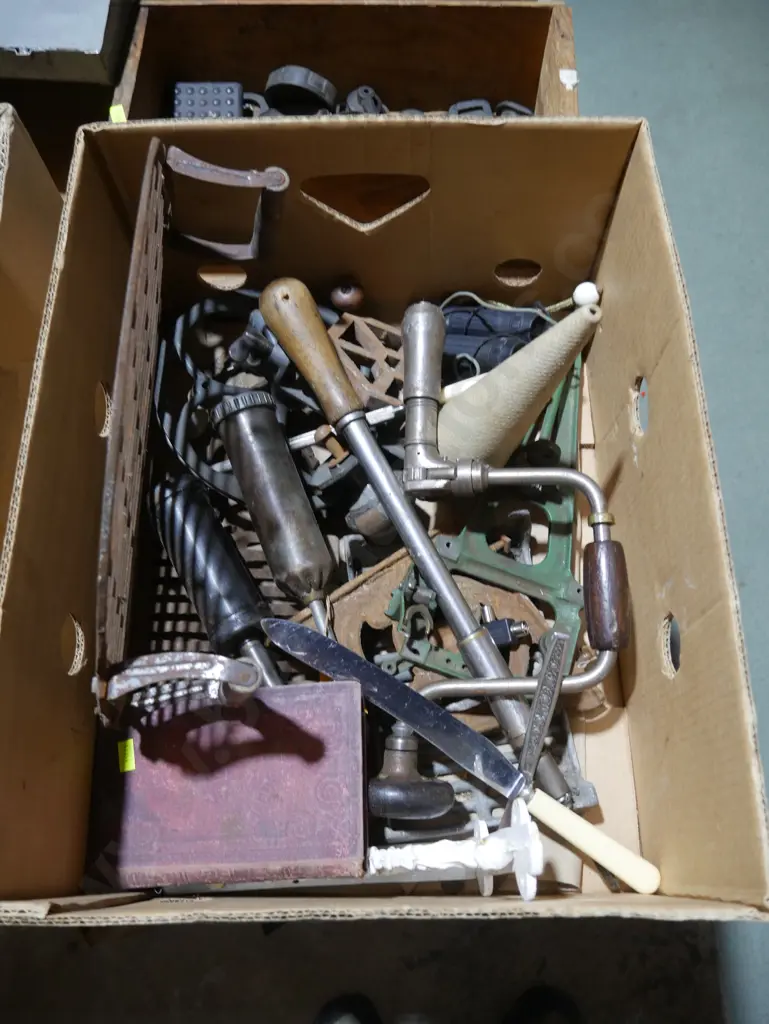 Assorted workshop sundries Image 1++