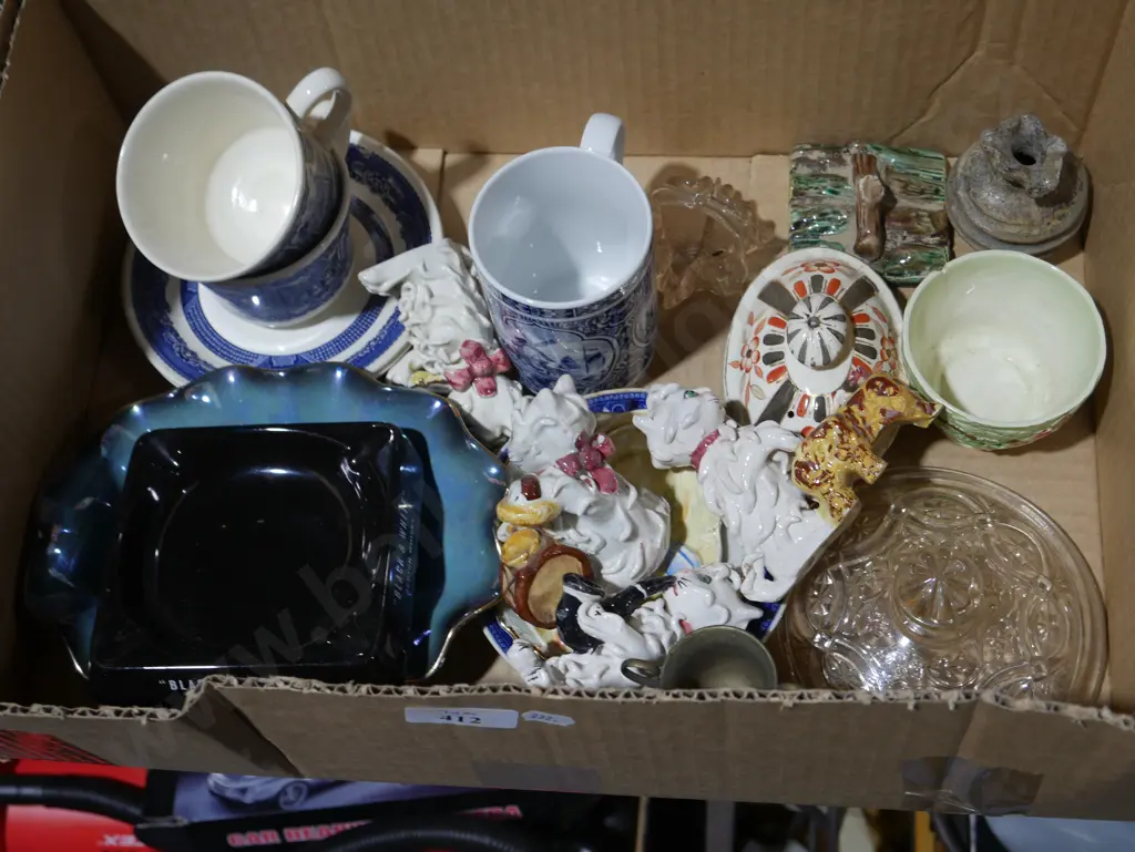 Blue and white china, porcelain cat figurines etc Image 1++