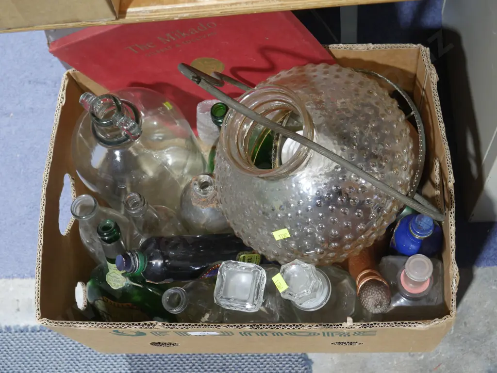 Glass bottles, decanters Image 1++