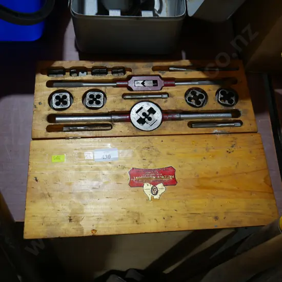 Tap and die set