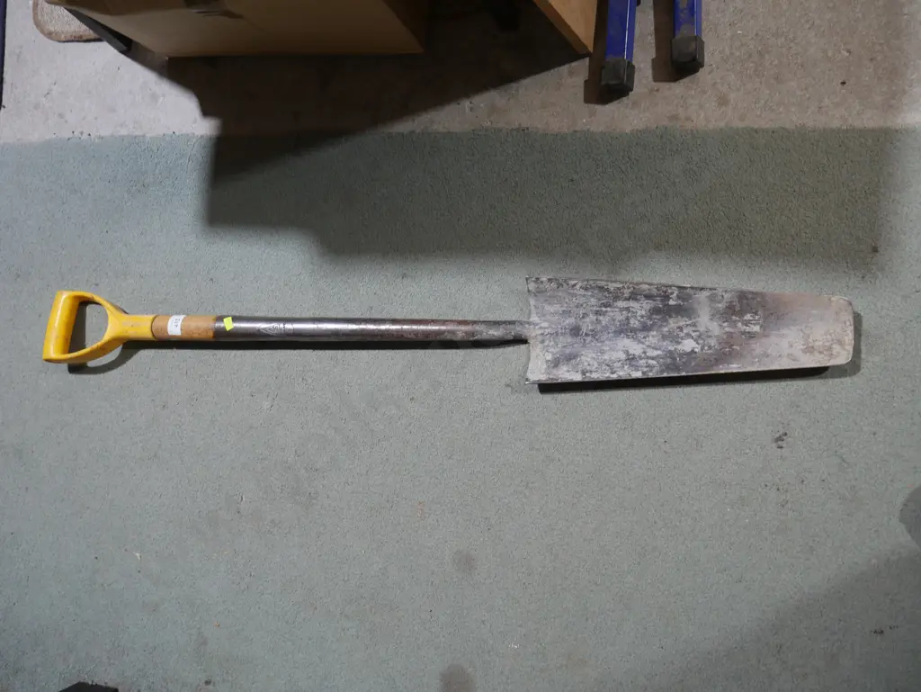 Trenching spade Image 1++