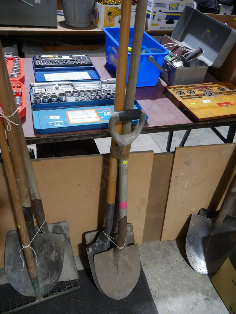 Shovels and spade Image 1++