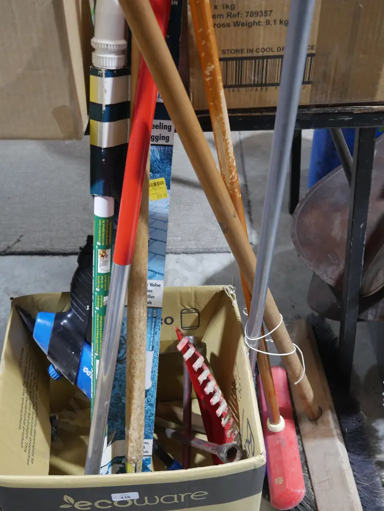 Garden tools, brooms etc Image 1++