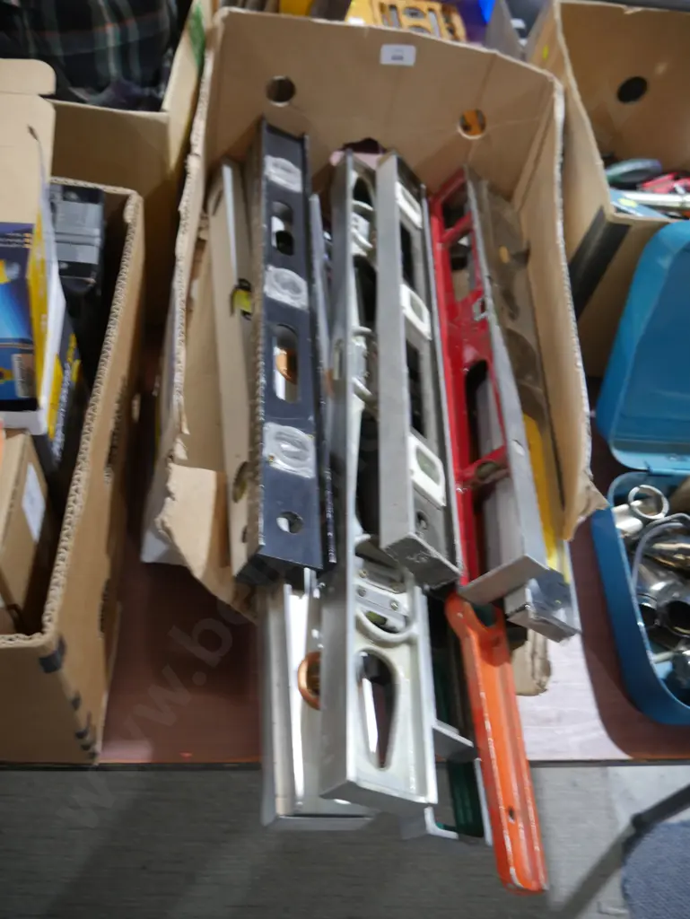 Box of spirit levels Image 1++
