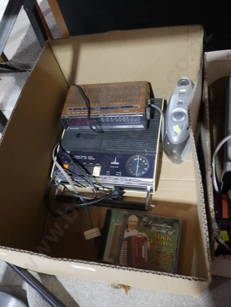Tape recorder alarm clock radio Image 1++