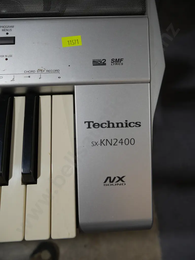 Technics FX kn2400 keyboard and  stool Image 1++
