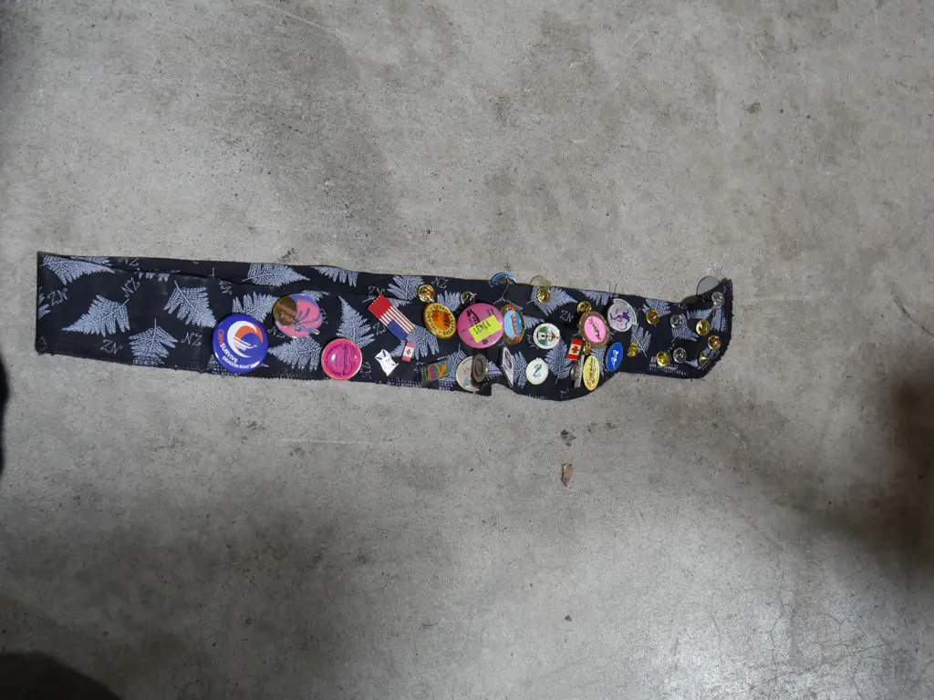 Assorted badges Image 1++
