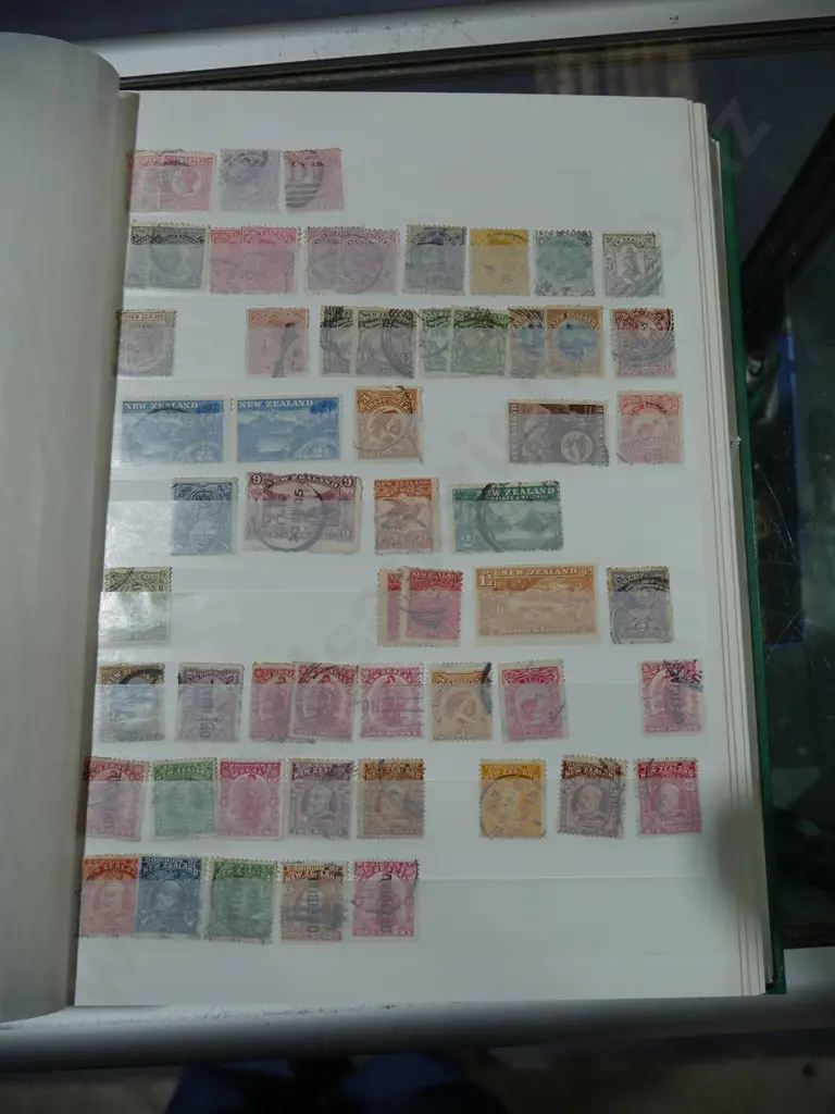 New Zealand stamp album plus empty stamp album Image 1++
