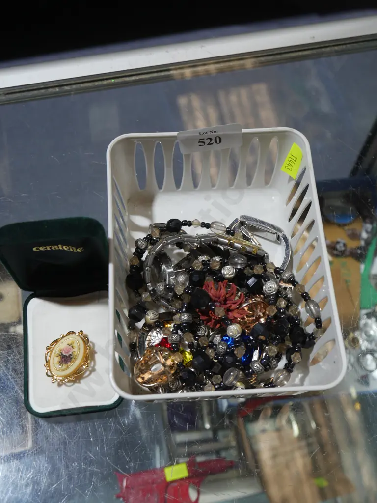 Costume jewellery, watches Image 1++