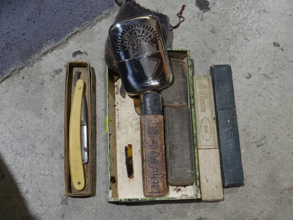 Cutthroat razors etc Image 1++