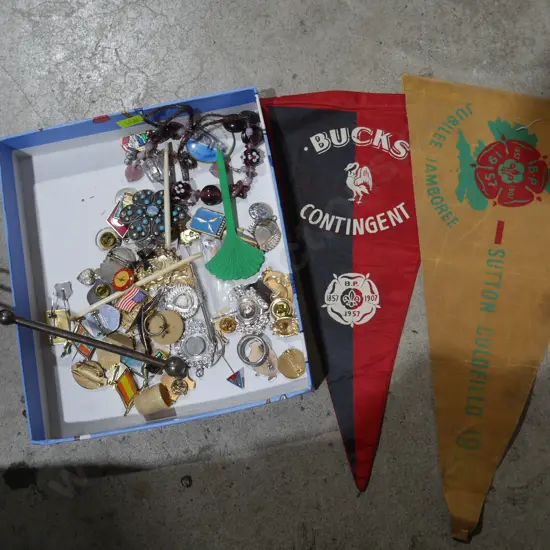 Badges, jewellery etc