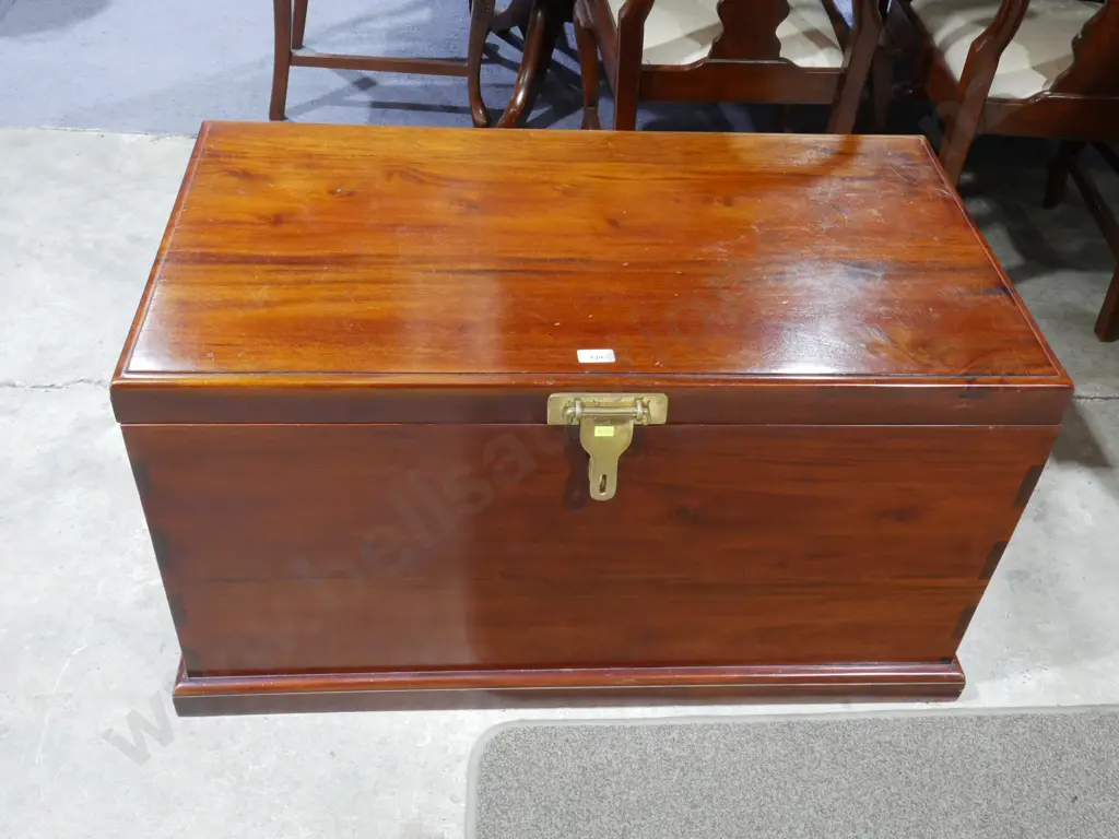 Wooden trunk Image 1++