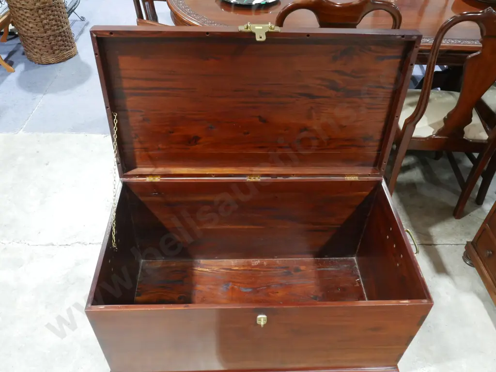 Wooden trunk Image 1++