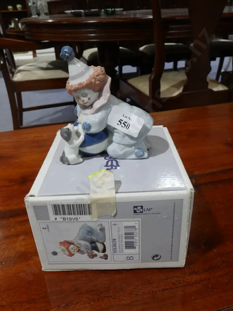 Lladro figurine - Pierrot with puppy and ball Image 1++