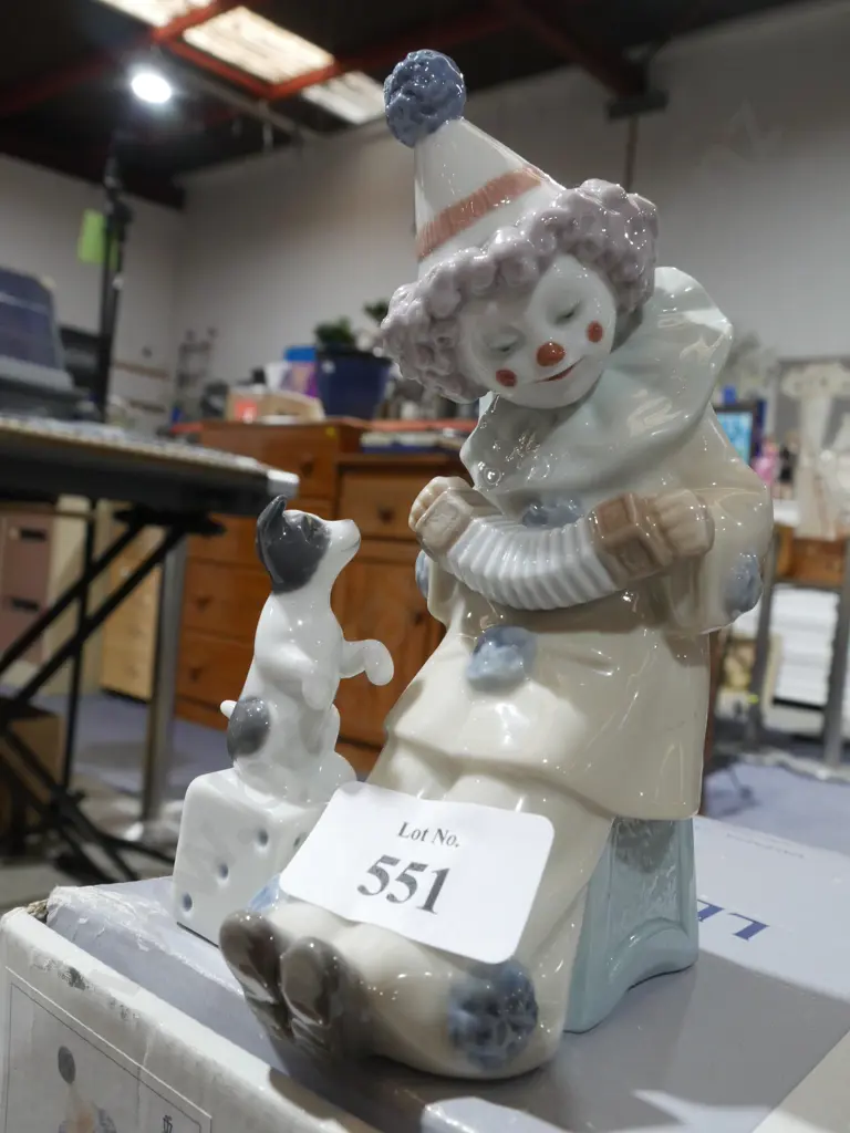 Lladro figurine - Pierrot and concertina Image 1++