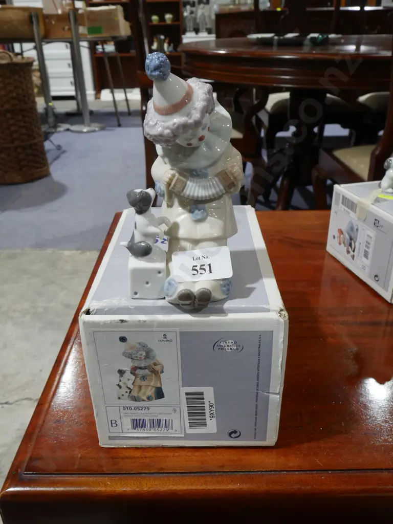 Lladro figurine - Pierrot and concertina Image 1++