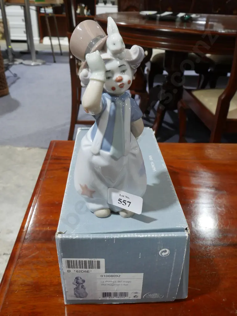 Lladro figurine - The magicians hat Image 1++