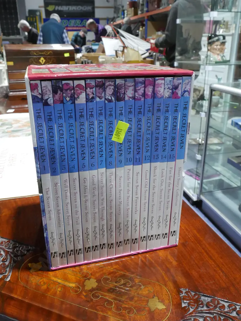 Boxed set of The Secret Seven books Image 1++