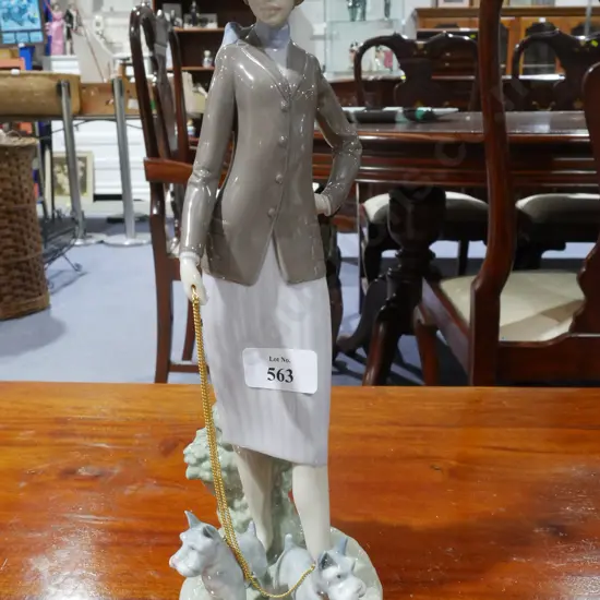 Lladro figurine – walking the dogs
