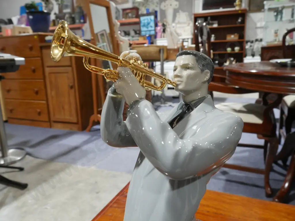 Lladro figurine – jazz trumpeter Image 1++