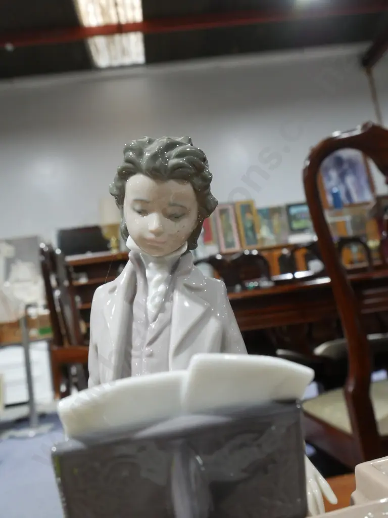 Lladro figurine – Beethoven playing piano Image 1++
