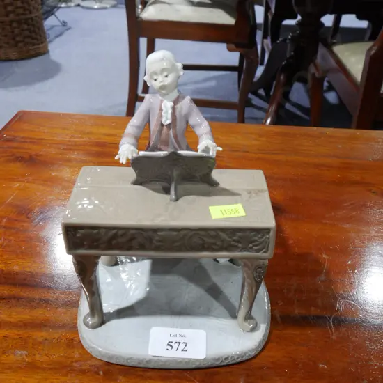 Lladro figurine – Mozart playing piano