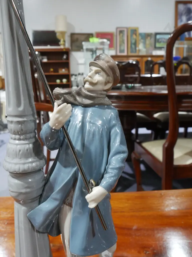 Lladro figurine – lamp lighter Image 1++