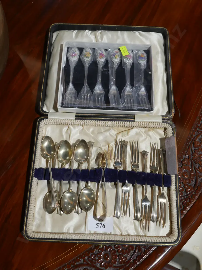 Cake forks and teaspoons sets Image 1++