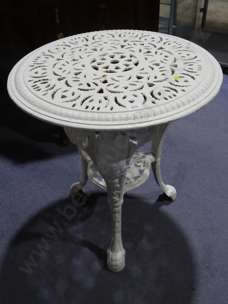 White cast iron table Image 1++