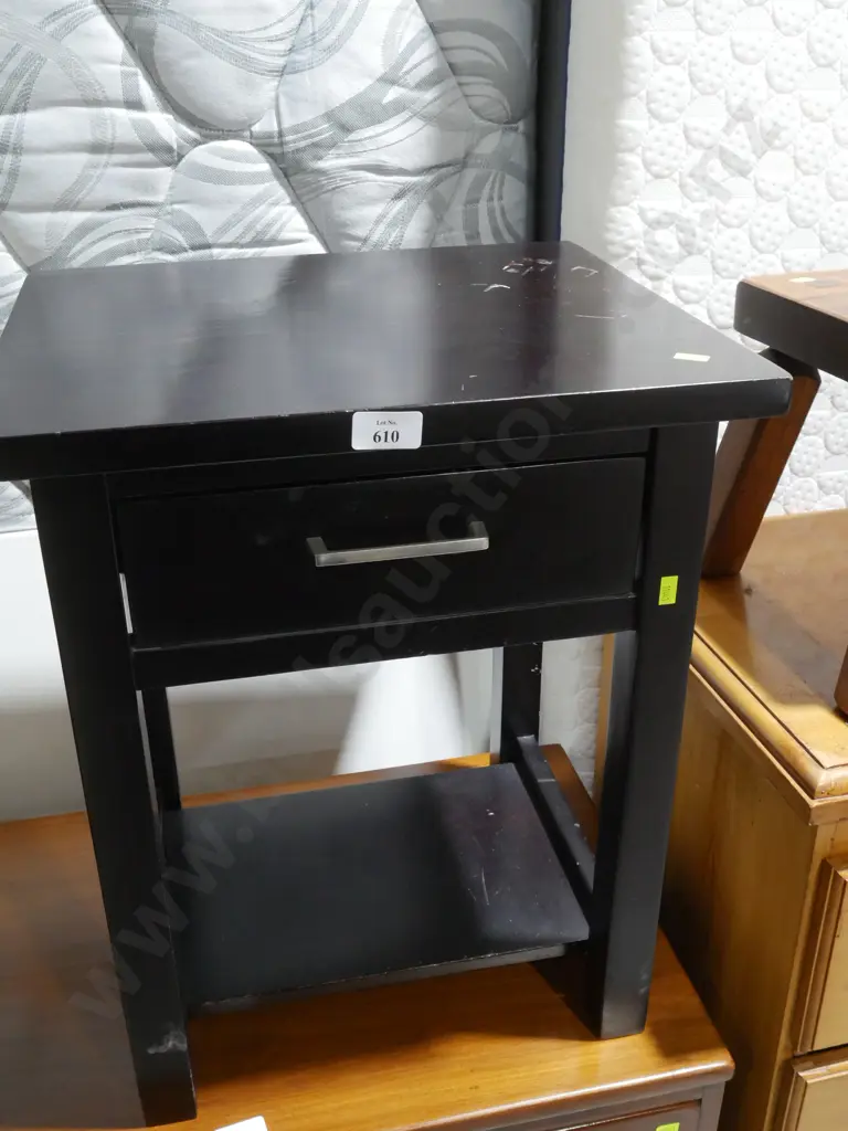 Bedside table Image 1++