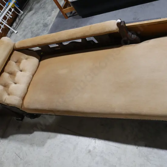 Chaise lounge
