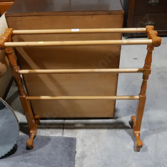 Towel rack