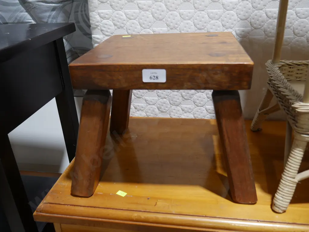 Wooden stool Image 1++