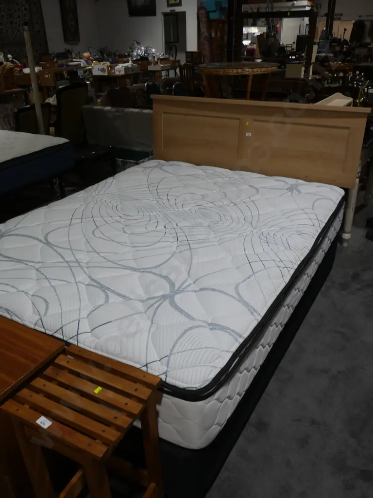 Double bed with headboard Image 1++