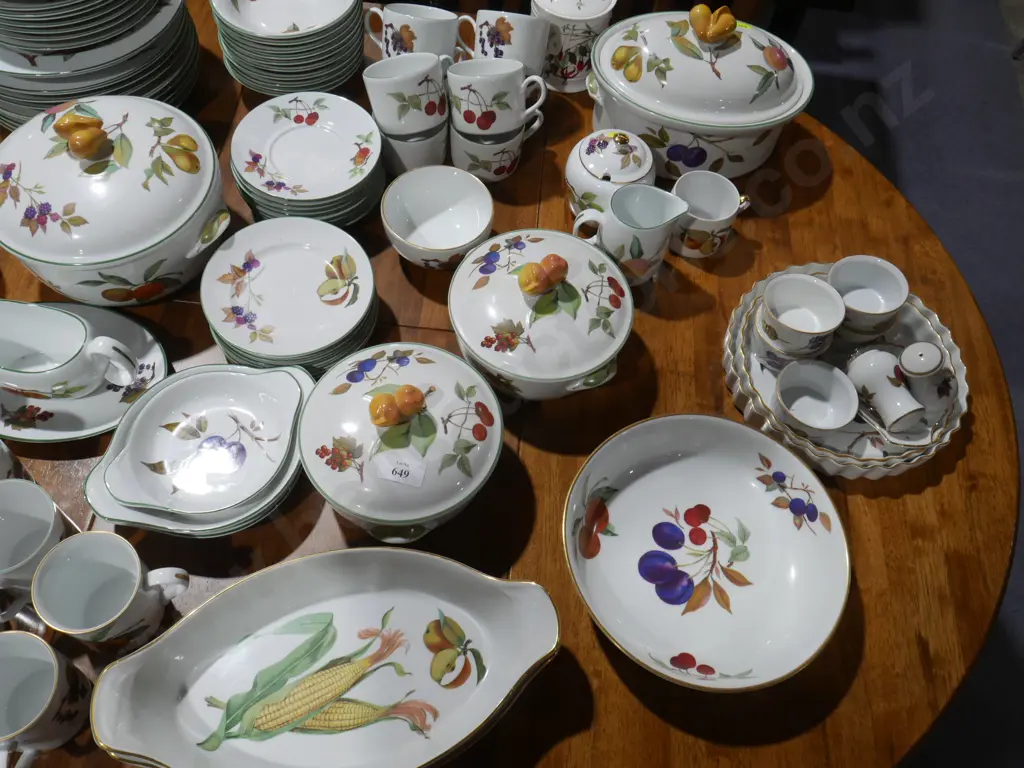 Royal Worcester Evesham diner set Image 1++