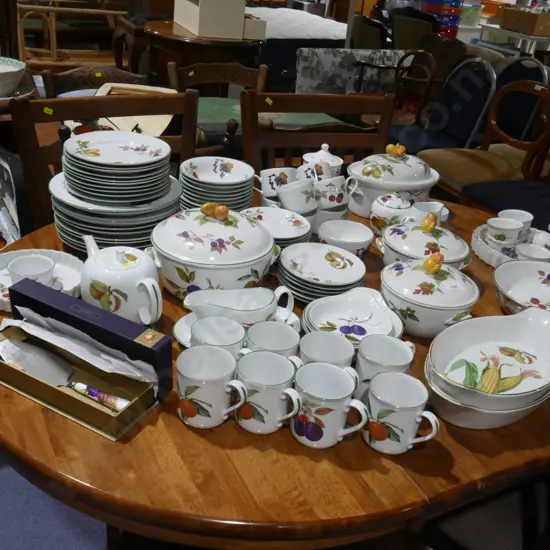 Royal Worcester Evesham diner set