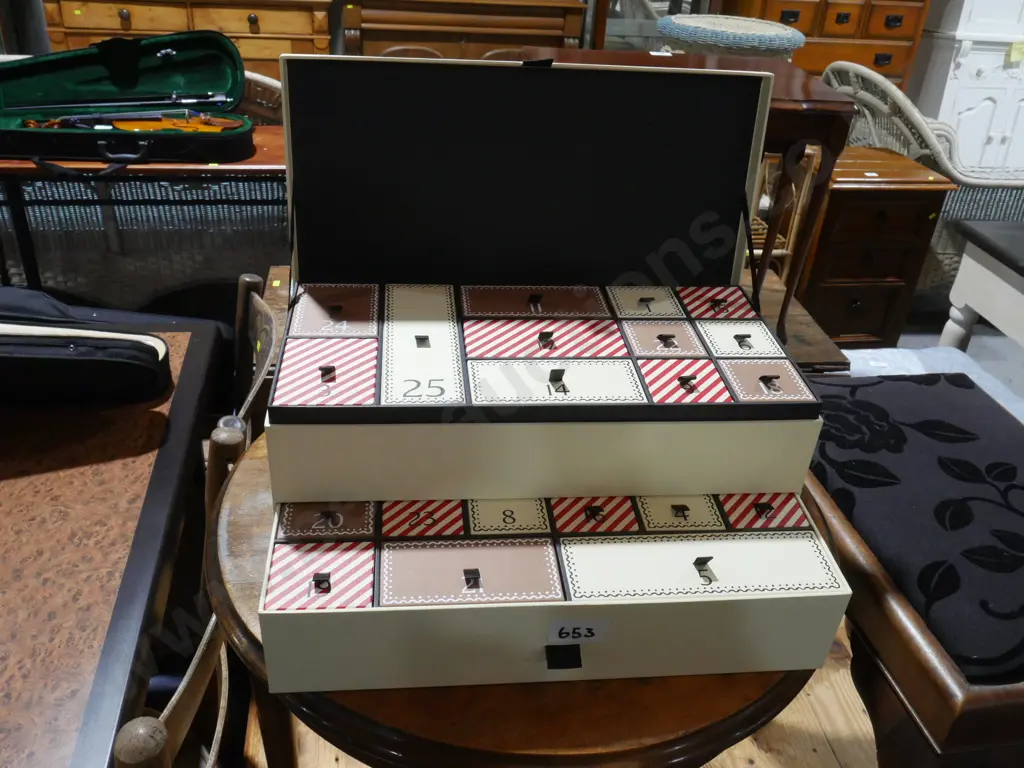 Jewellery box Image 1++