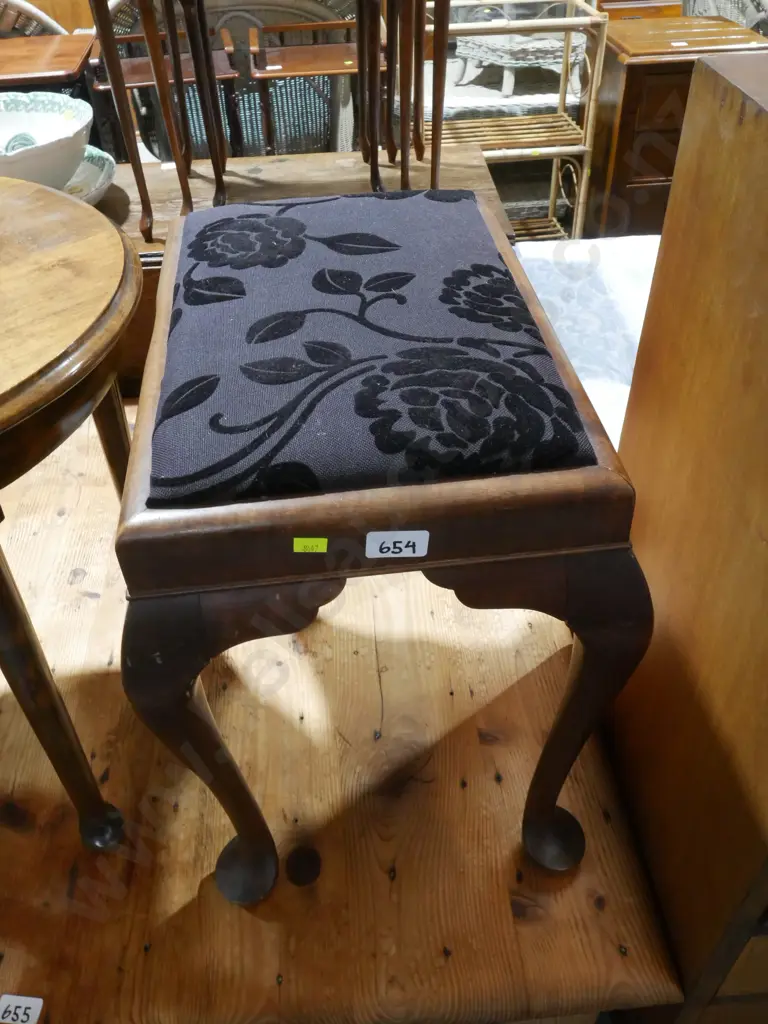 Stool Image 1++