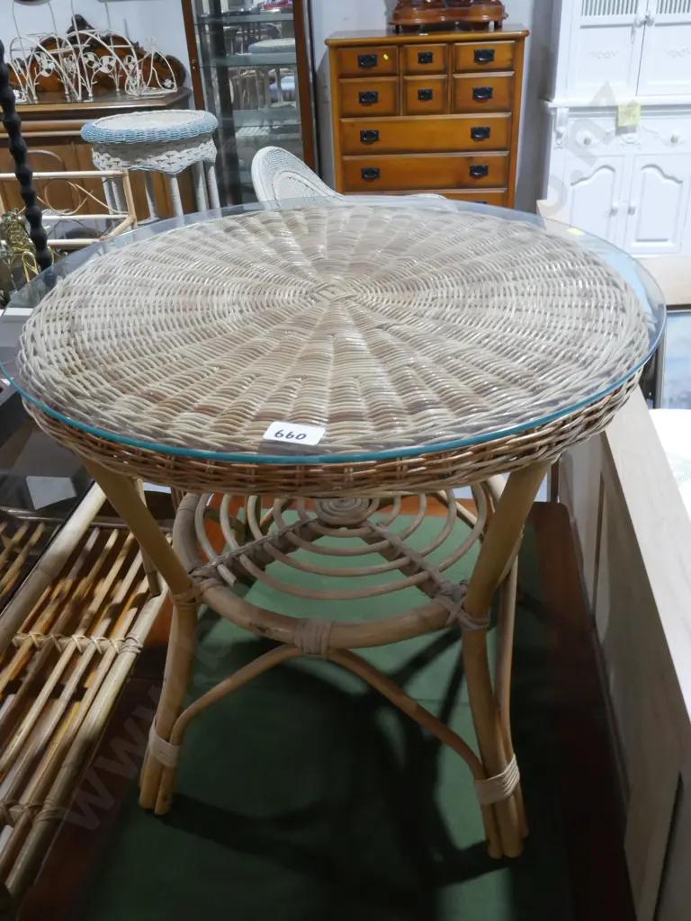 Cane occasional table Image 1++